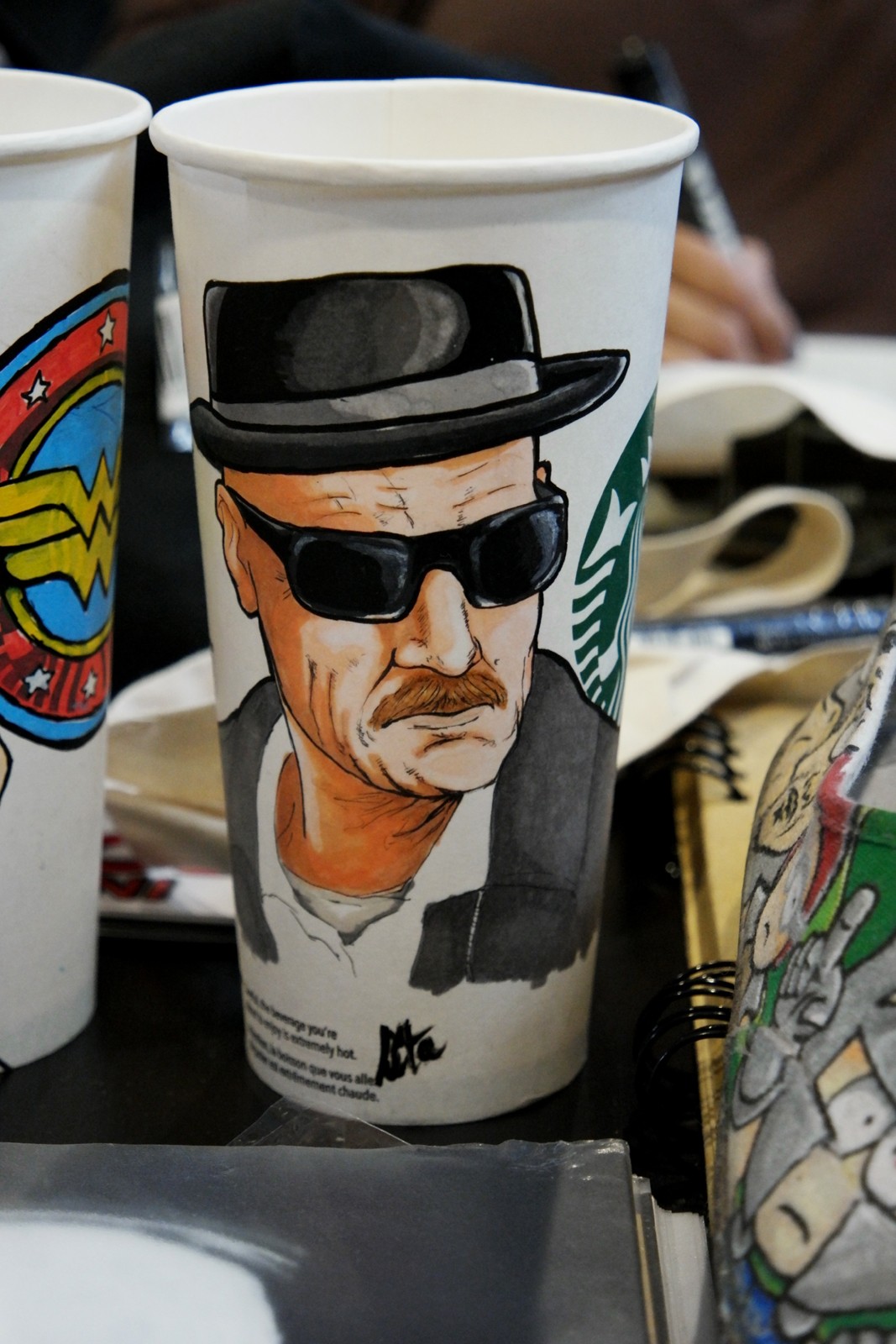 Cup customisée par l'artiste Junkie Brewster