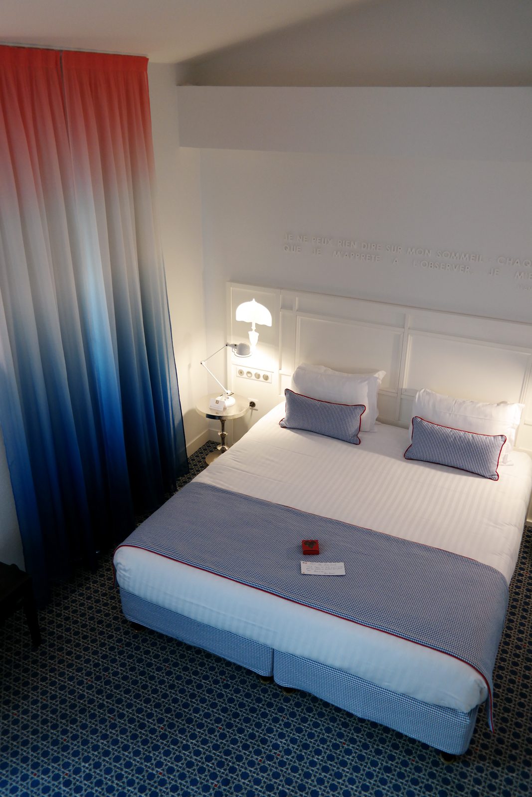 Hotel le 34B astotel paris 34 rue Bergere duplex room king size-bed booking french design tricolor curtain photo usofparis blog