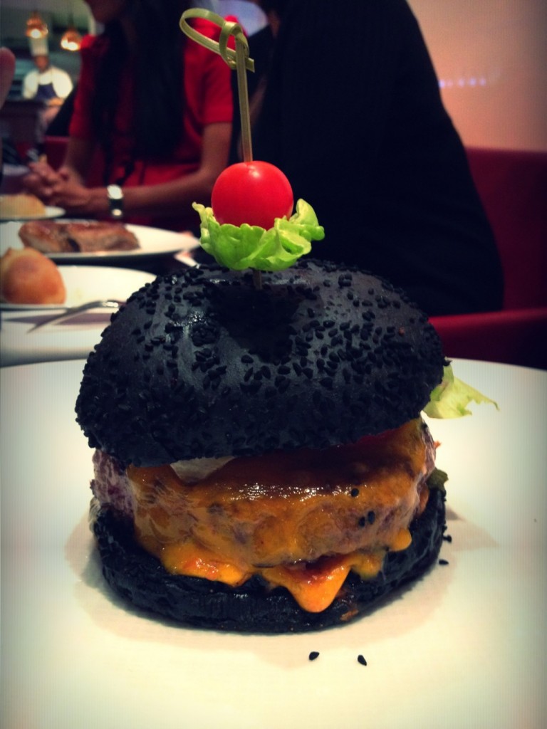 Cheddar burger dry aged origine péninsule ibérique de chez Olivier Metzger Publicis Steakhouse paris