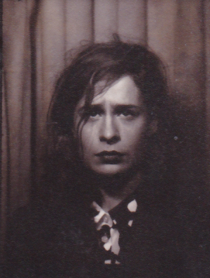 Christine and the Queens photo chanteuse musique photomaton Paris EP Nuit 17 à 52 Because 3