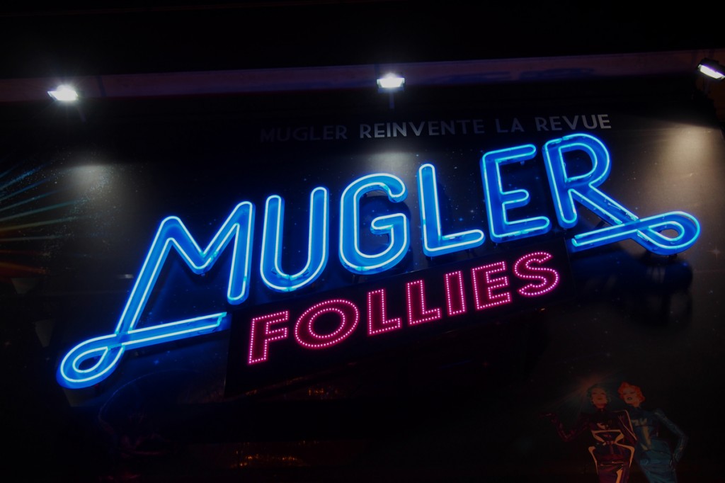 MUGLER FOLLIES 100ème centième Le Comédia dîner Spectacle Manfred Thierry Mugler cabaret live paris show girls numéro glamour affiche