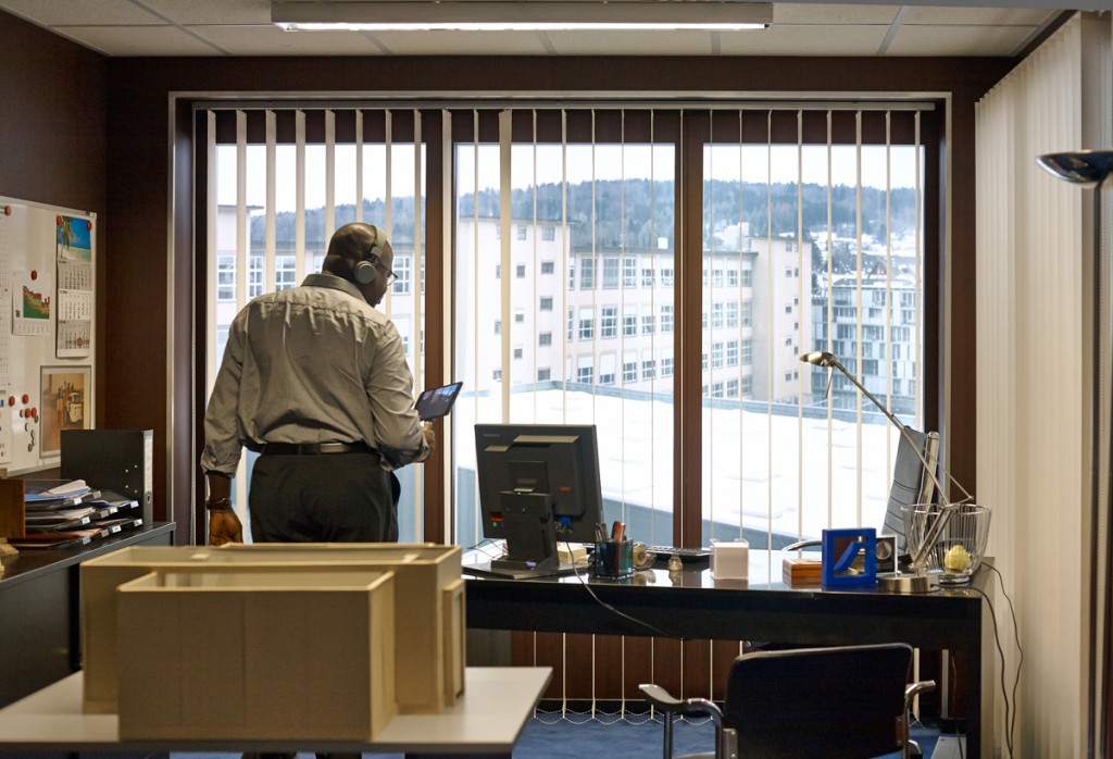 Situation rooms Rimini Protokoll grande halle de la Villette intéractif live spectacle théâtre Paris décor jeu de rôle FPS installation