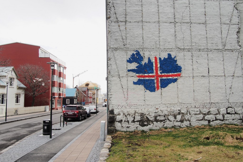 Street-art-wall-Reykjavik-city-Iceland-icelandic-flag-Islande-photo-by-United-States-of-Paris-Blog