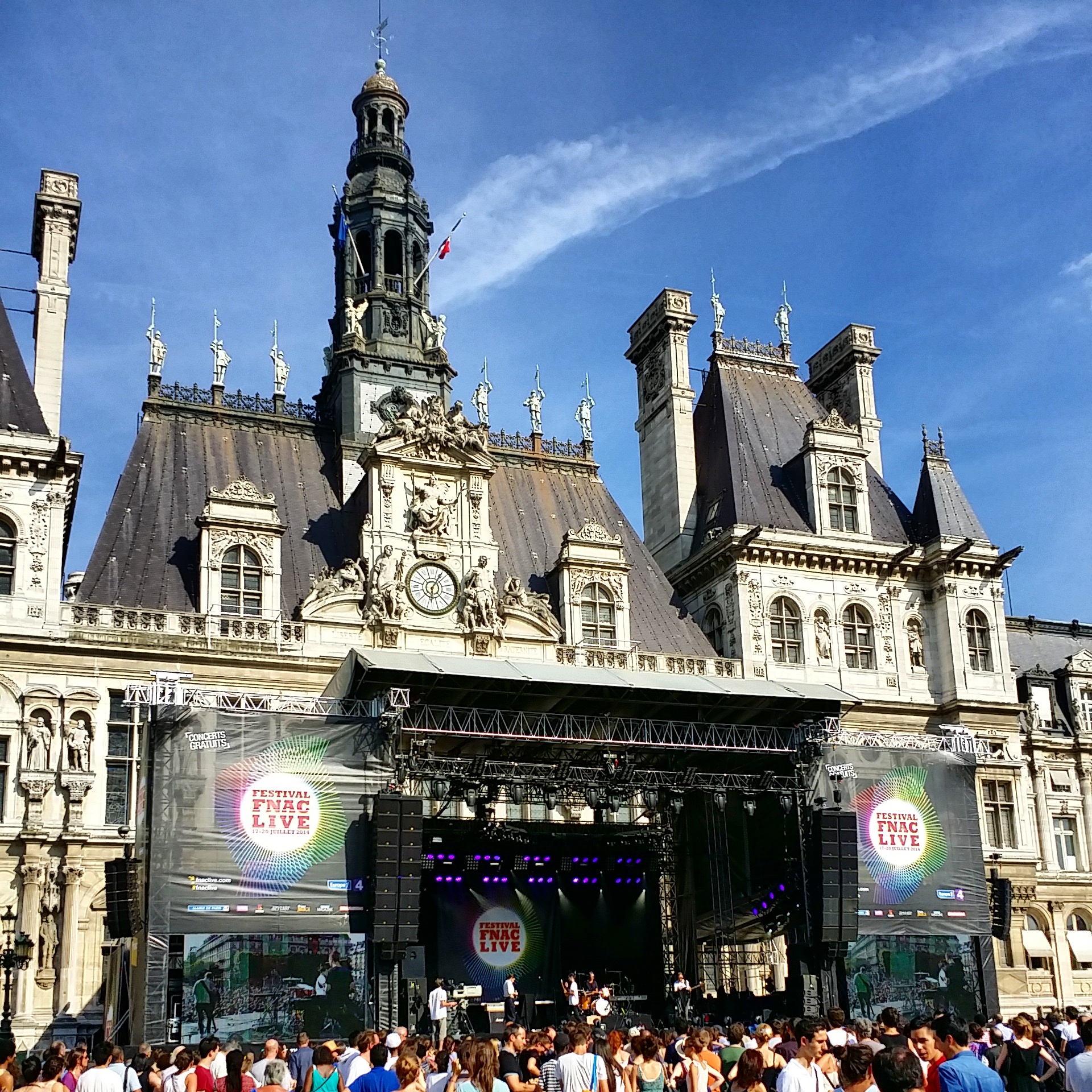 Fnac Live Festival 2014 Parvis de l'hotel de ville musique concerts gratuits paris plages photo by United States of Paris blog
