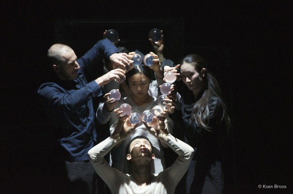 Genesis de Sidi Larbi Cherkaoui Tezuka La grande Halle La Villette Yabin Wang danse live ©Koen Broos