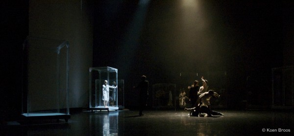 Genesis de Sidi Larbi Cherkaoui Tezuka La grande Halle La Villette Yabin Wang danse live show ©Koen Broos