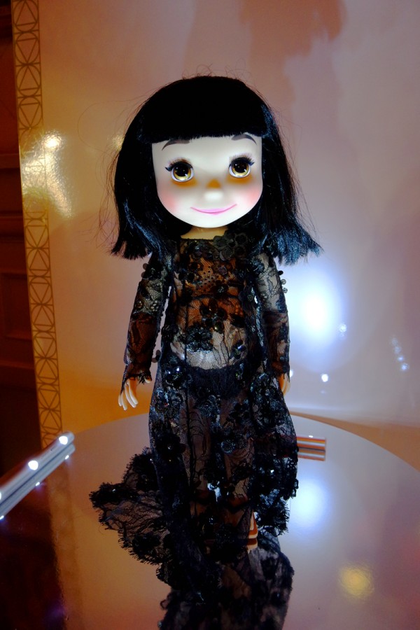 Nina-Ricci-pour-Disney-réalisée-dans-les-ateliers-de-couture-de-Disneyland-Paris-Frimousses-de-créateurs-2014-Unicef-Théâtre-du-Chatelet-photo-by-United-States-of-Paris-blog