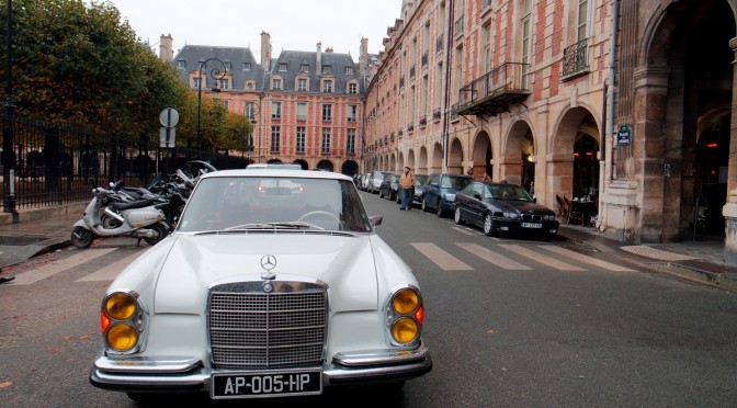 Visite insolite : revoir Paris à bord d’une Mercedes vintage ou 404 avec PARIS BALADE