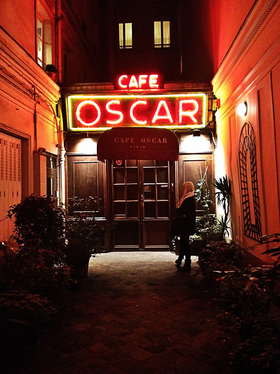 Café théâtre Oscar de nuit rue de Paris secret spectacle humour photo du mois by United States of Paris Blog
