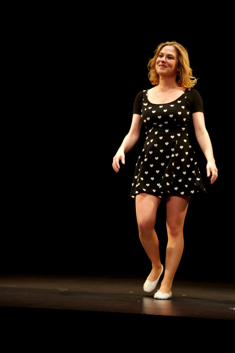 Constance partouze sentimentale nouveau spectacle Comédie de Paris humour humoriste scène photo by United States of Paris blog