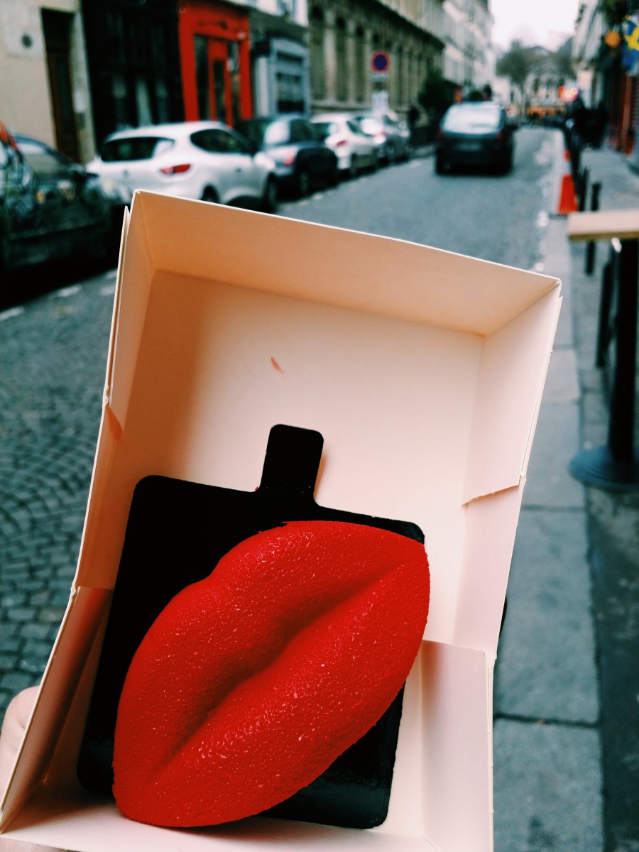  Gâteau Bisous Bisous Kiss Kiss cake by Pain Pain Sébastien Mauvieux mousse fromage blanc miel coeur de griotte biscuit chocolat montmartre saint valentin photo by United States of Paris blog