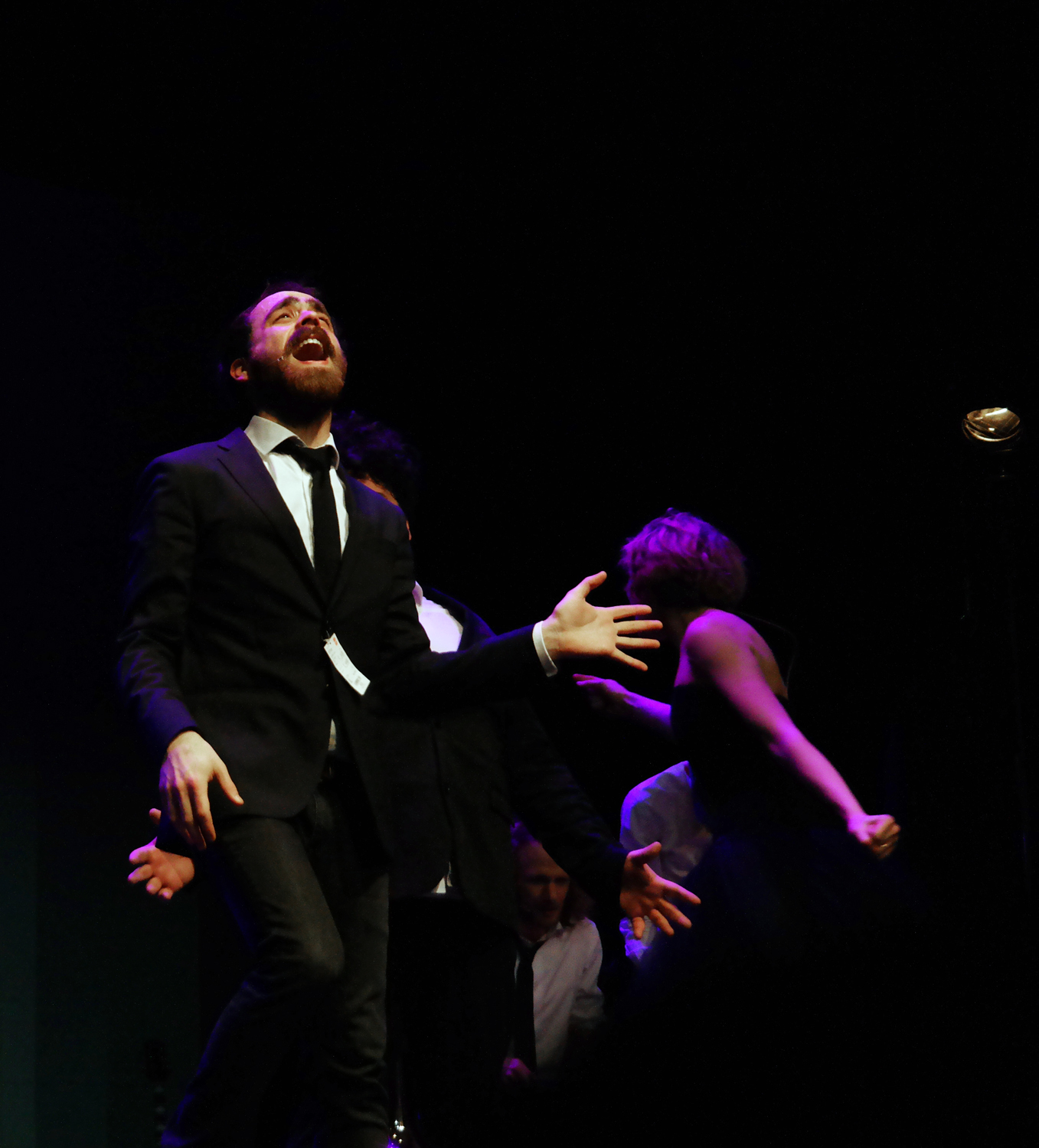  Quentin Bouissou comédien chanteur Les Franglaises nouvelle version collectif comédiens musiciens auteurs spectacle musical Théâtre Bobino photo by United States of Paris blog