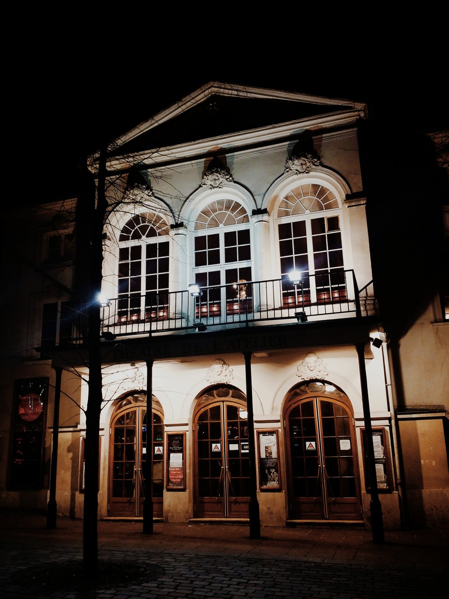 Théâtre-de-l-atelier-paris-direction-Didier-Long-facade-de-nuit-Place-Charles-Dullin-18e-photo-by-United-States-of-Paris-blog