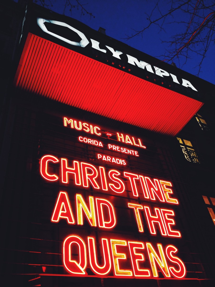  Christine and the Queens façade Olympia complet sold out nuit concert live tournée Chaleur Humaine Saint Claude musique chanteuse photo by United States of Paris blog