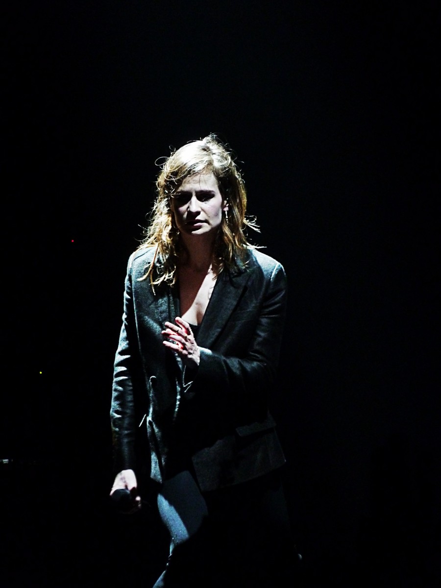 Christine and the queens concert Olympia Paris 2015 tournée chaleur humaine Zenith festival saint claude musique chanteuse photo de scène by United States of Paris blog