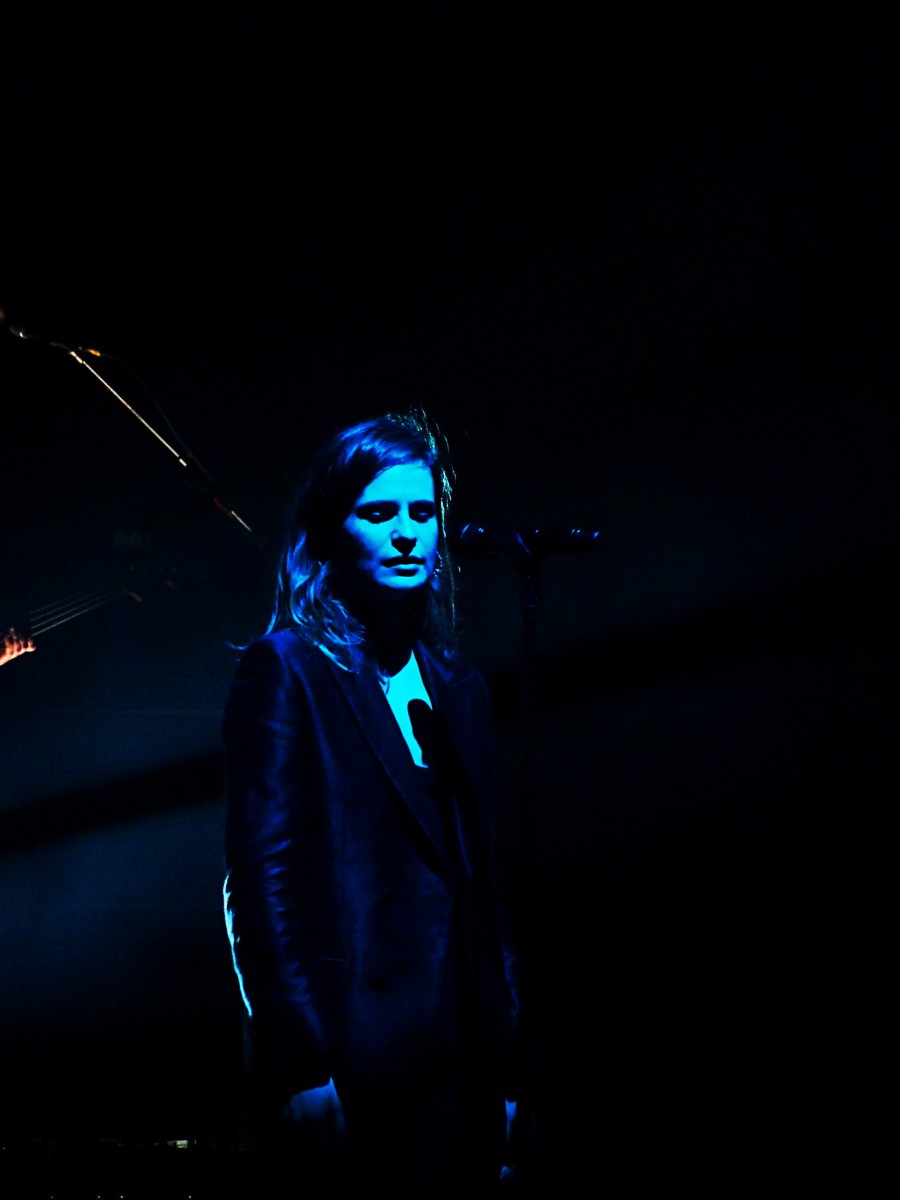 Christine and the queens who is it concert Olympia Paris 2015 tournée chaleur humaine Zenith festival saint claude photo de scène by United States of Paris blog