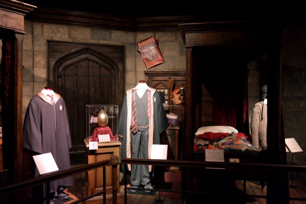 Harry Potter expo exposition paris cité du cinéma griffon d or chambre costume avis critique Photo by United States of Paris
