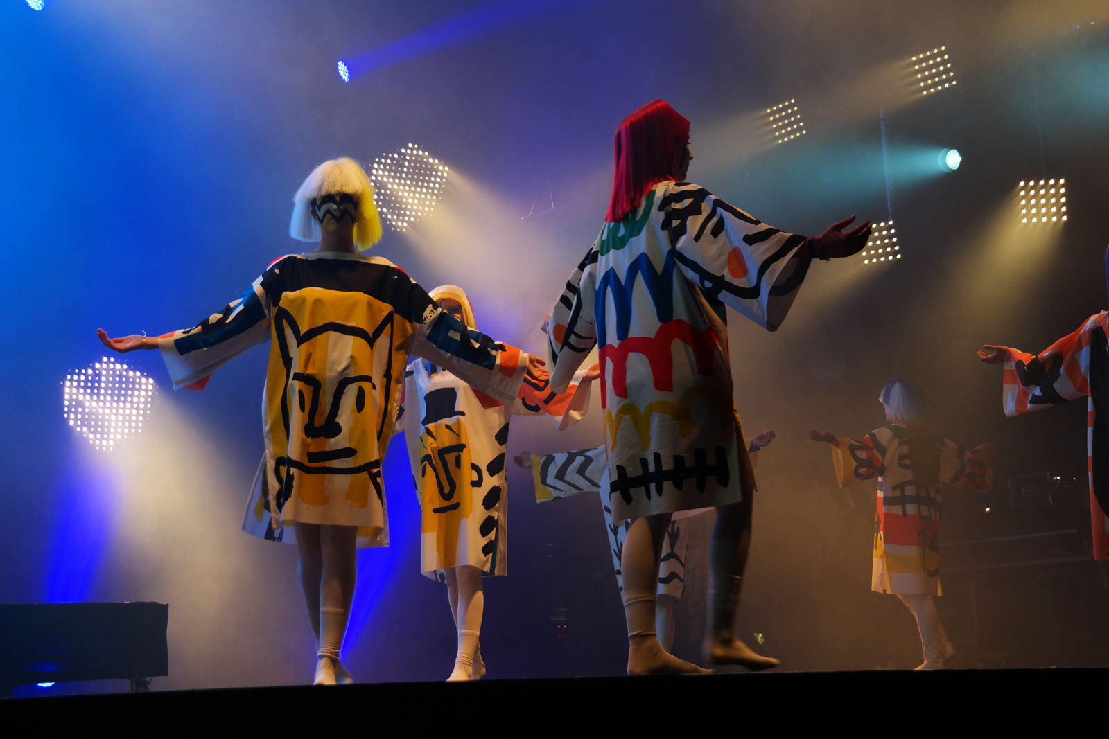 Jean-Charles-de-Castelbajac-JCDC-spectacle-Fantomes-avec-Mr-No-création-musique-mode-Art-Rock-2015-festival-Saint-Brieuc-photo-scène-united-states-of-paris-blog