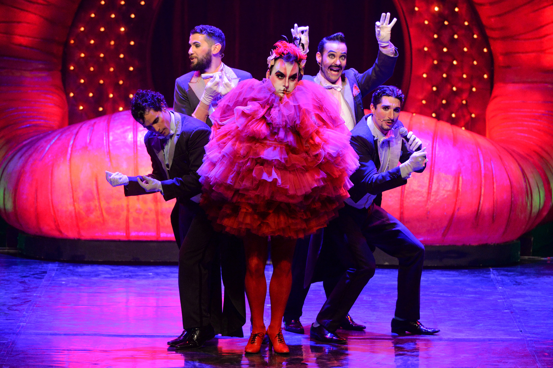 Les Majordomes et La Boule The Hole Cabaret Casino de Paris janvier 2016 tour de chant chanteurs Julio Bellido spectacle cirque humour tour de chant transformiste