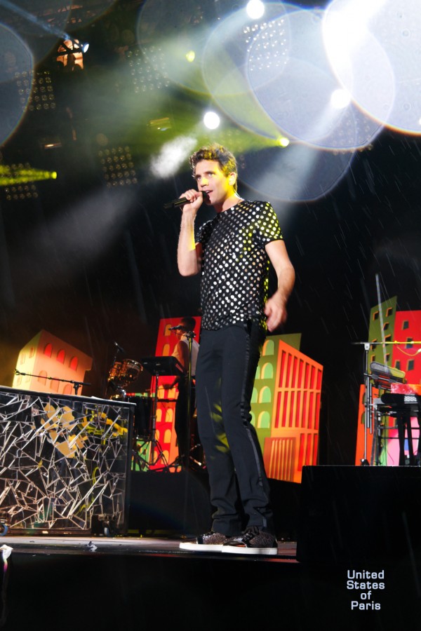 Mika-concert-fnalive-2015-festival-live-music-lollipop-tournée-no-place-in-heaven-tour-singer-chanteur-stage-photo-scène-by-united-states-of-paris-blog