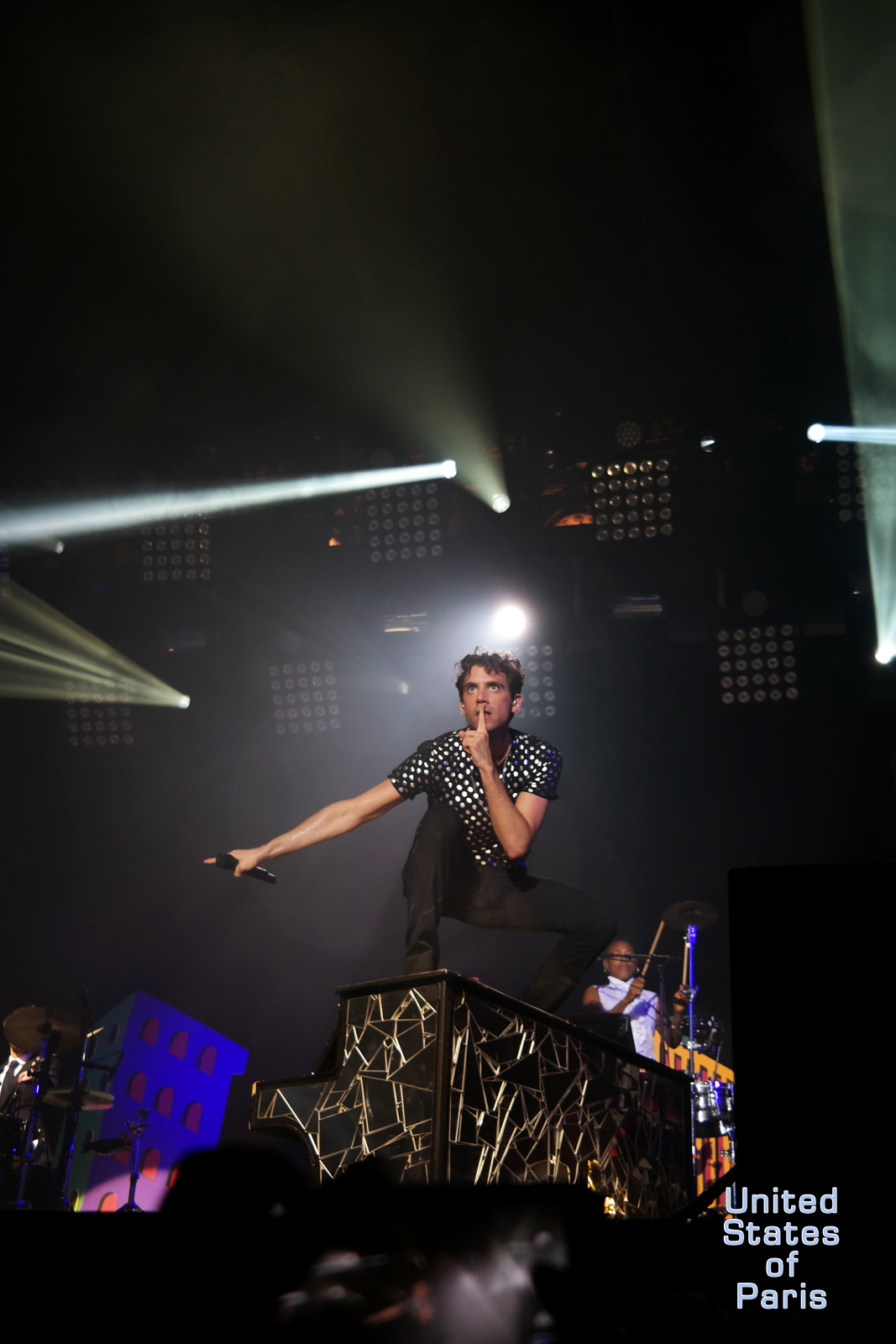 Mika-piano-concert-fnalive-2015-festival-live-music-tournée-no-place-in-heaven-tour-singer-chanteur-stage-photo-scène-by-united-states-of-paris-blog