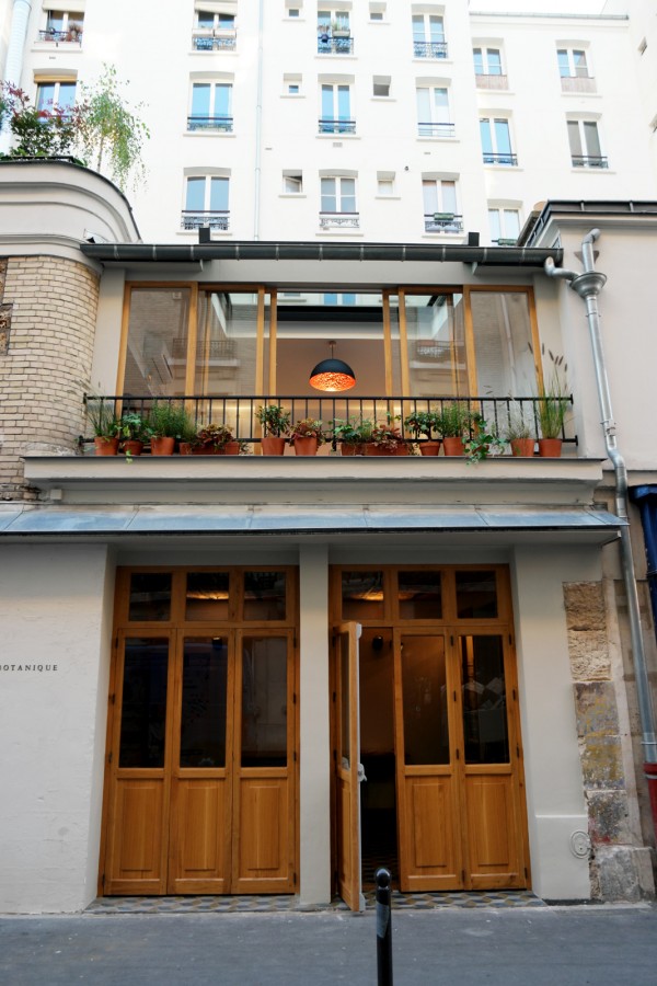 Botanique Restaurant ouverture nouveau avis new Oberkampf rue Folie Méricourt cuisine feu de bois badoit Photo by United States of Paris