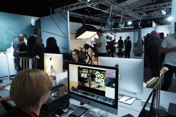 Canon Expo 2015 futur découverte Innovation promotion publicité vélo photo by United States of Paris