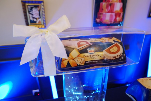 Buche Nestlé dessert réduction concours 50 ans collection 2015 dame Blanche photo by United States of Paris