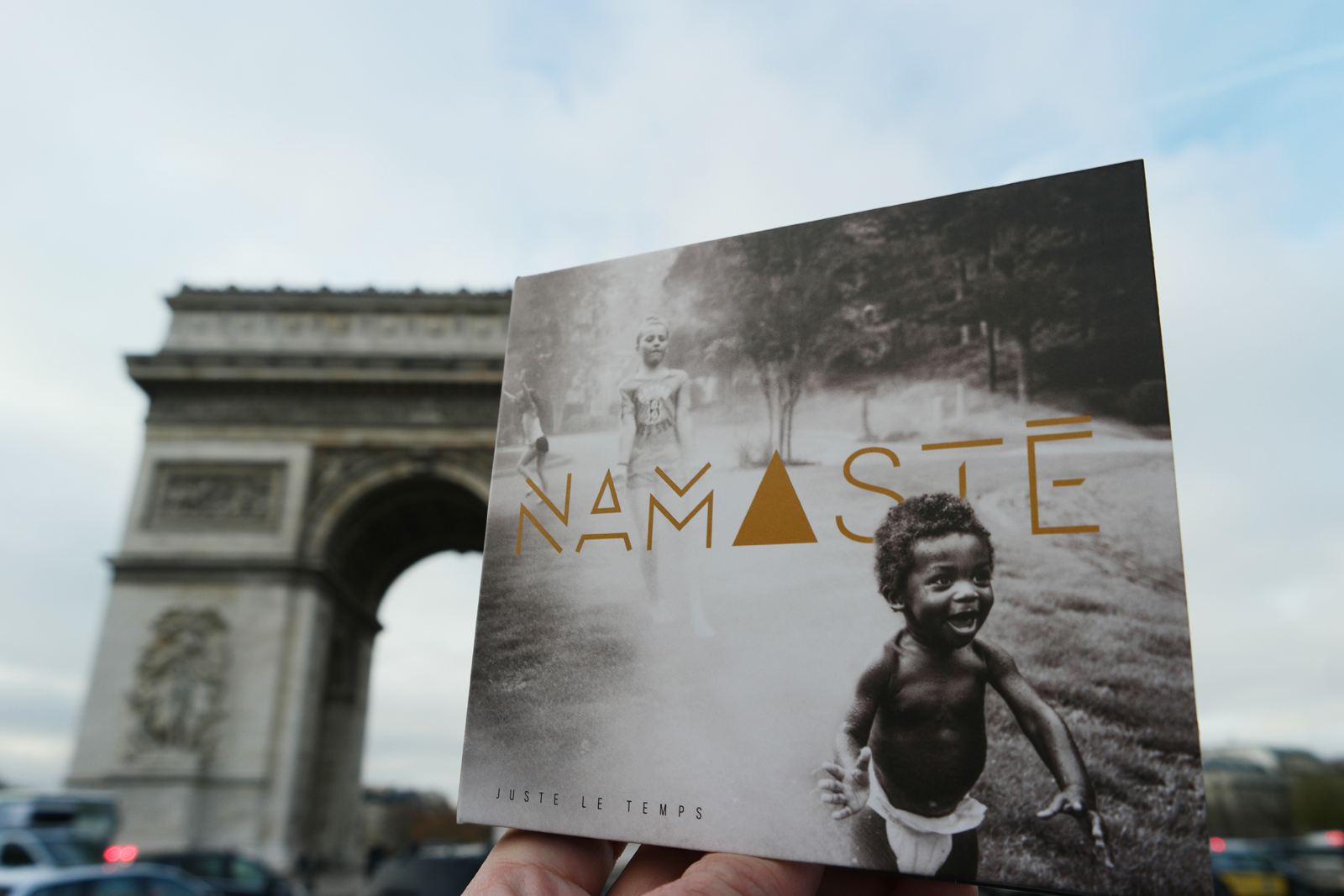 Pochette album Juste le temps du groupe Namasté wearenamaste musique photo united states of paris blog usofparis