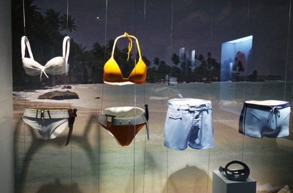 James Bond 007 l exposition 50 ans expo avis critique Grande halle la villette cinéma culte bikini ursula andress Photo by blog United States of Paris