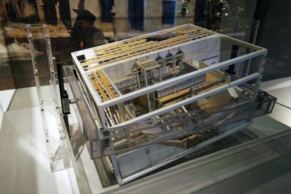 James Bond 007 l exposition 50 ans expo avis critique Grande halle la villette cinéma évènement maquette effets spéciaux Photo by blog United States of Paris