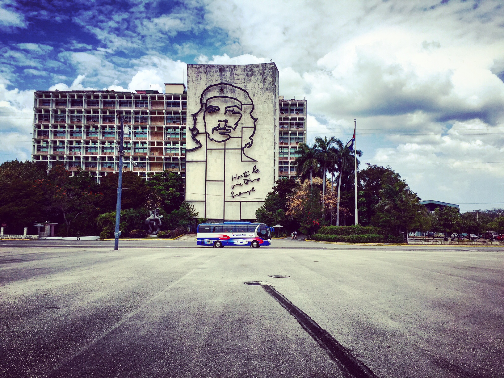 Plaza de la Revoluzion La Havane La Habana Cuba Commandant Che Guevara portrait photo usofparis travel blog voyage amérique du nord
