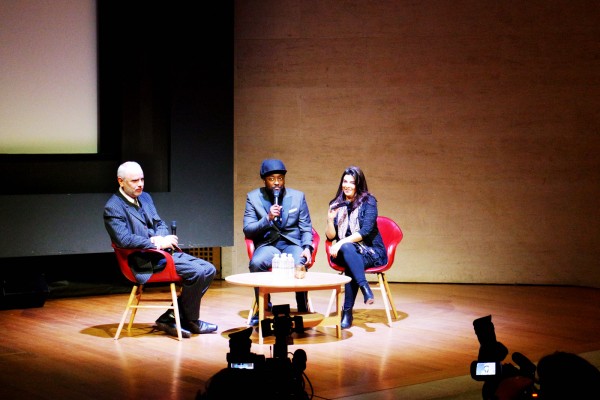 Will i am Mona lisa smile clip documentaire documentary Musée du Louvre lenorad de vinci Will i am au louvre Will i am at the louvre clip documentaire Photo by blog United of Paris