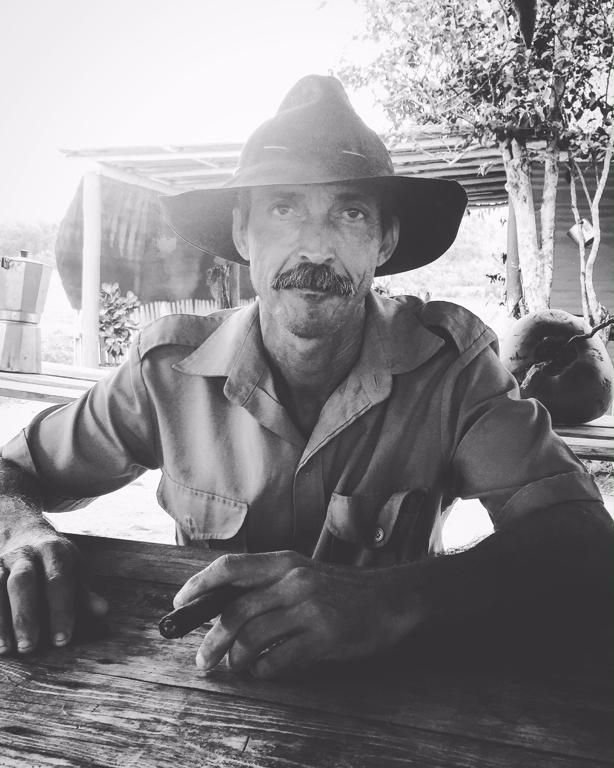 Portrait d'un Cubain, vivant à Viñales, à l'Ouest de l'île. Dans les montagnes, on cultive du tabac mais on produit aussi du café