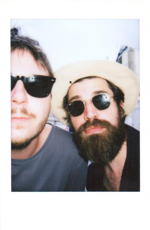 Simon Casier et Jinte Deprez BALTHAZAR groupe musique festival fnac live 2016 polaroid selfie original pour usofparis blog