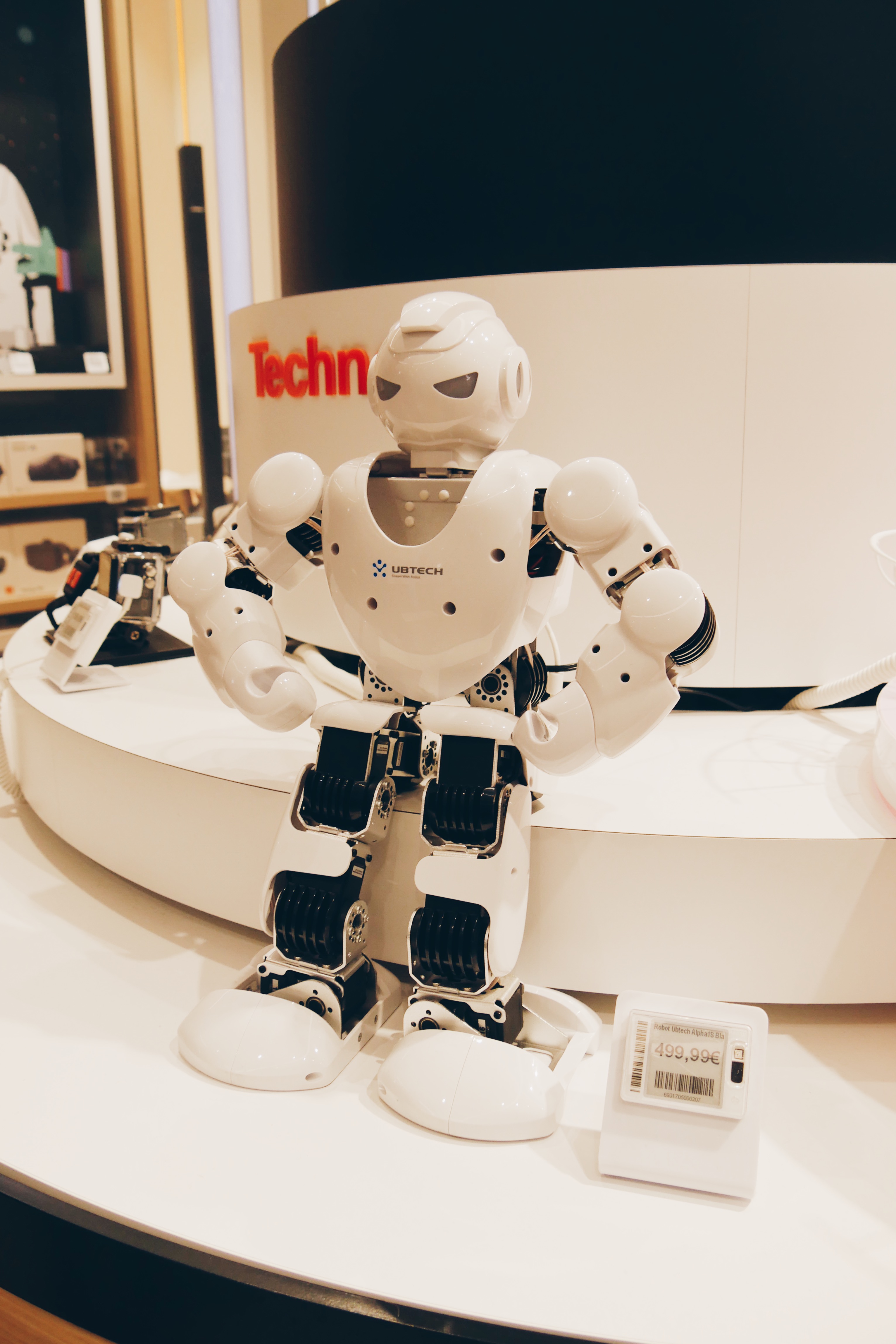 Robot-humanoide-Alpha-1S-UBTECH-boutique-Orange-Opéra-paris-photo-usofparis-blog