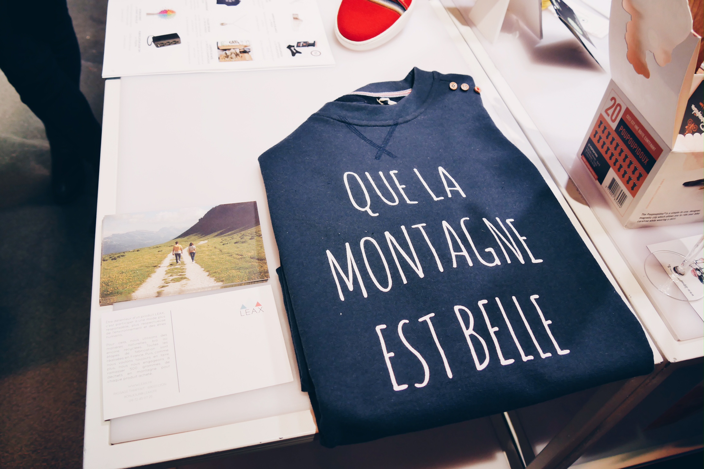 Sweat-shirt-Que-la-montagne-est-belle-Leax-vetement-écoresponsable-made-in-France-Noel-French-Tech-photo-usofparis-blog