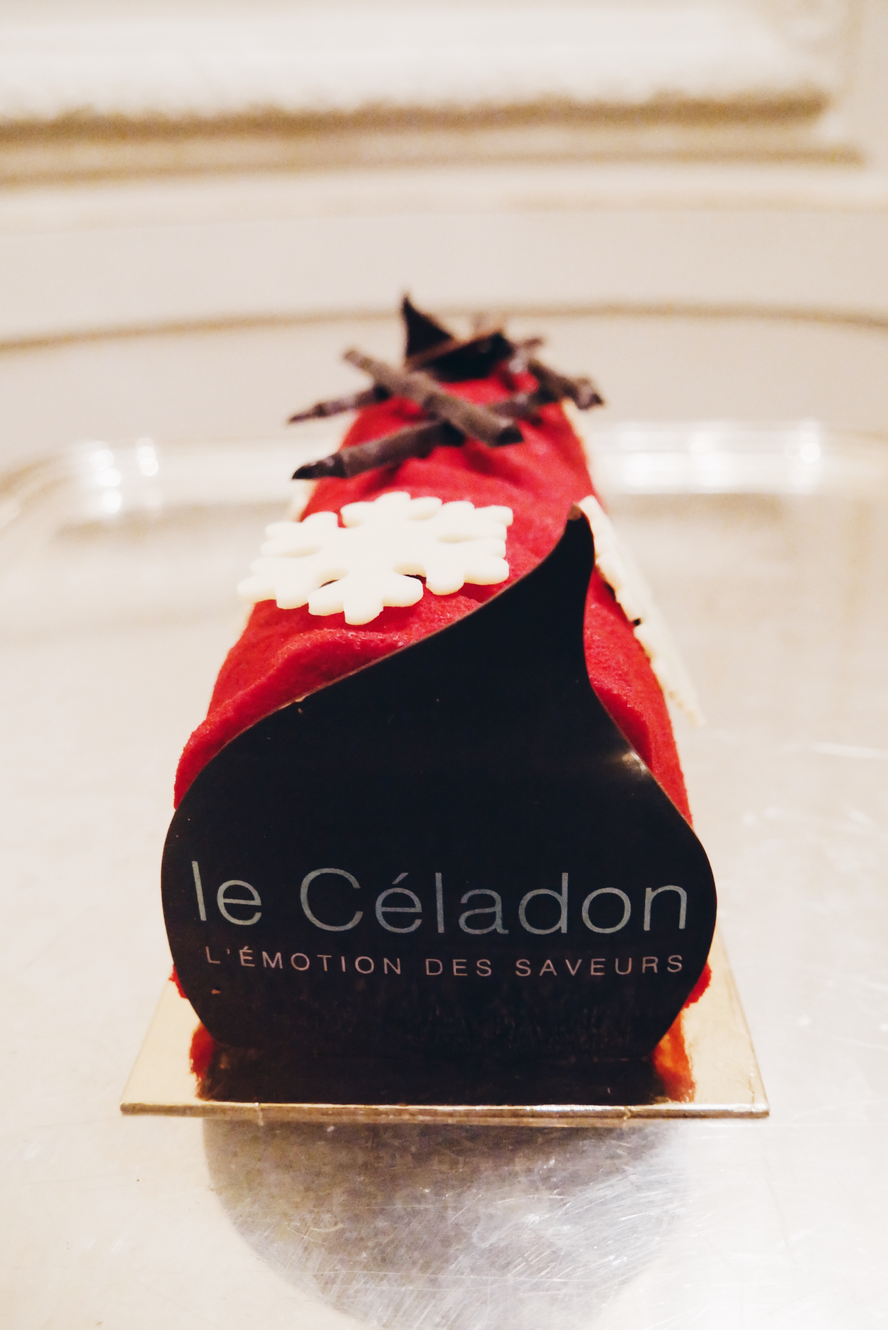 Bûche-de-noël-a-la-manière-des-treize-desserts-provence-Le-Céladon-Hôtel-Westminster-Paris-photo-usofparis-blog