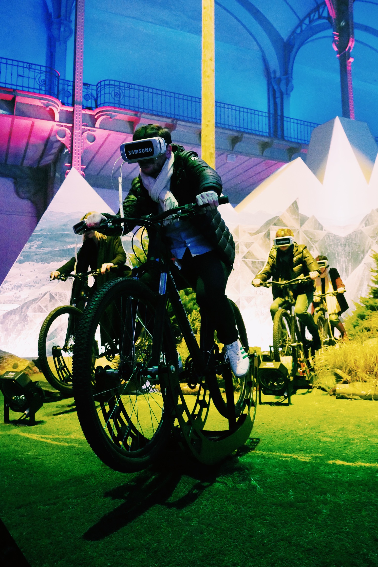 Moutain-Bike-Gear-VR-Samsung-Life-Changer-Park-parc-réalité-virtuelle-Grand-Palais-des-Glaces-Paris-photos-usofparis-blog