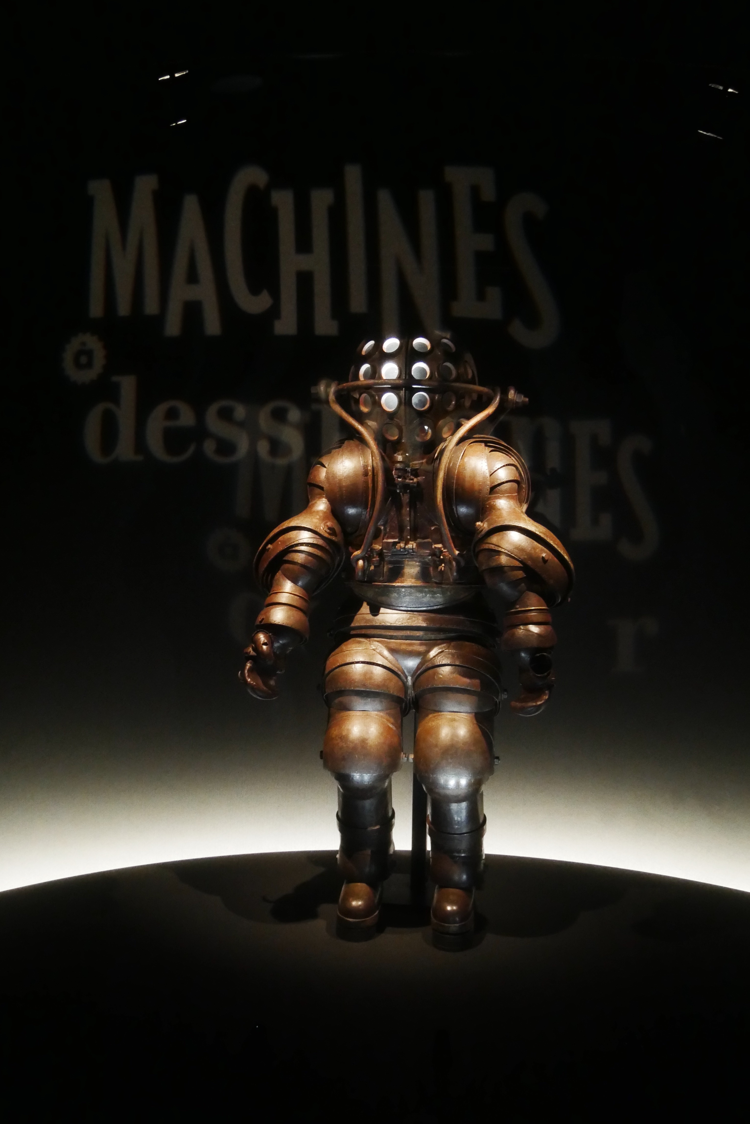 Scaphandre de grande profondeur Musée national de la Marine paris expo Machines à dessiner