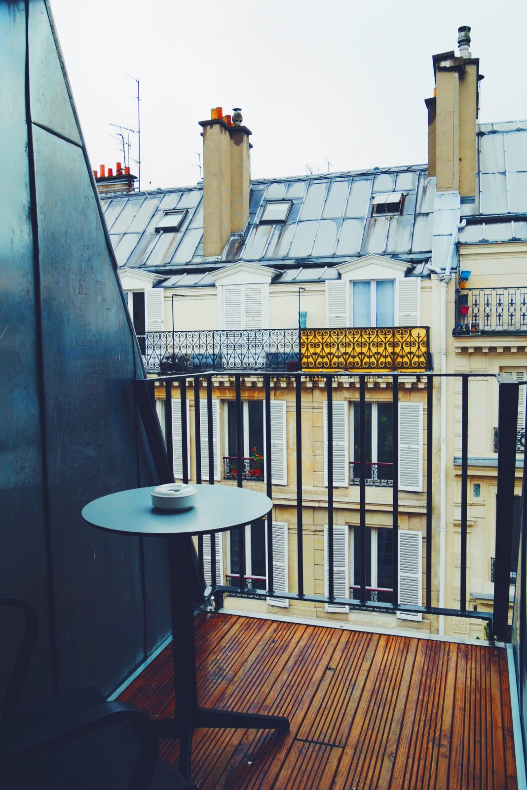 Boutique-Hôtel-La-Lanterne-paris-5e-vue-balcon-Chambre-mon-amour-myroomin-photo-usofparis-blog